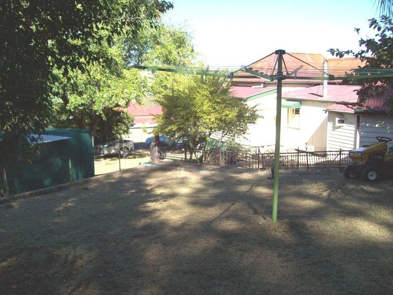 2 Johnstone Street, Sadliers Crossing QLD 4305