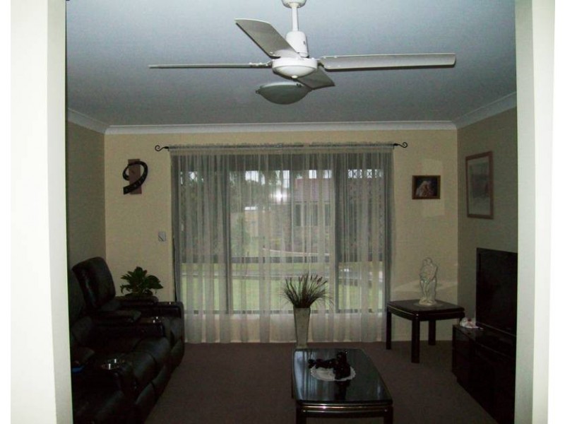 8 Challenger Avenue, Flinders View QLD 4305