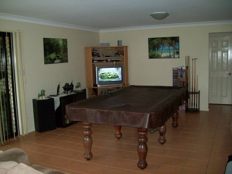 8 Challenger Avenue, Flinders View QLD 4305