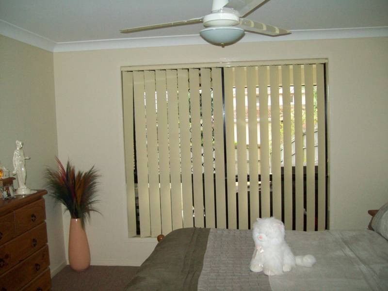 8 Challenger Avenue, Flinders View QLD 4305