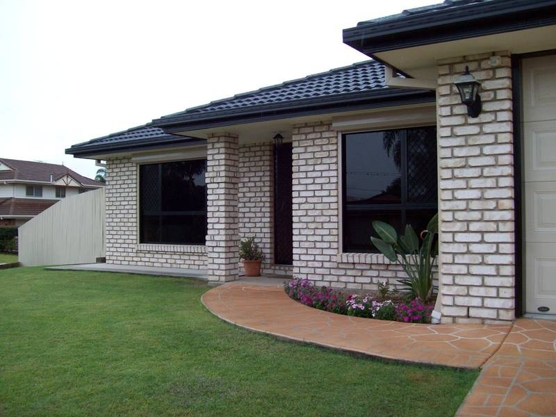 8 Challenger Avenue, Flinders View QLD 4305