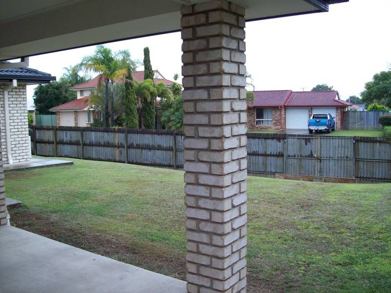 8 Challenger Avenue, Flinders View QLD 4305