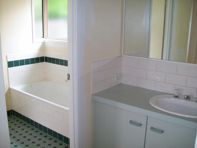 1&2/28 Deidre Ann Street, Raceview QLD 4305