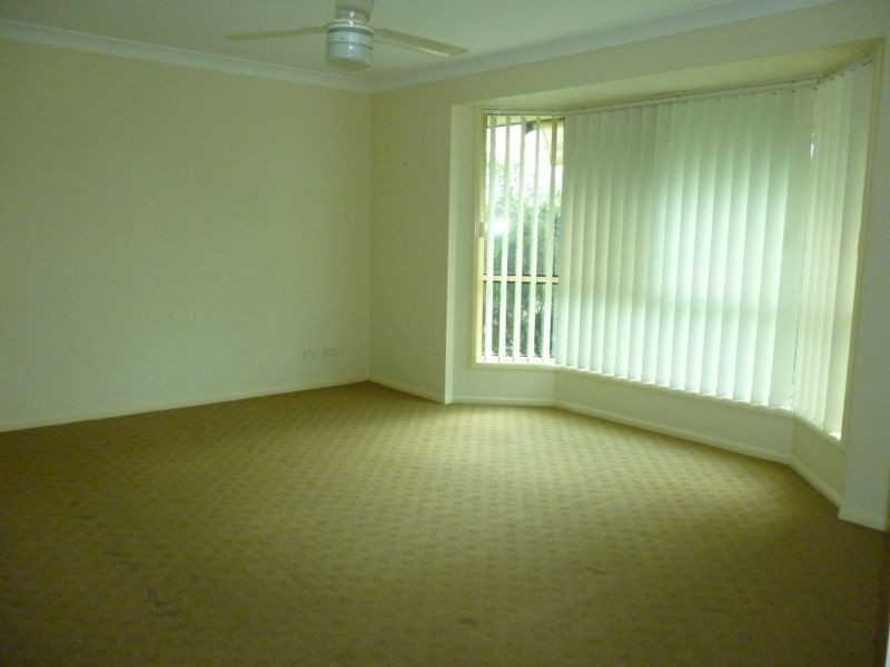 8 Kathleen Place, Yamanto QLD 4305