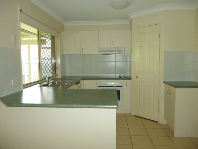 8 Kathleen Place, Yamanto QLD 4305