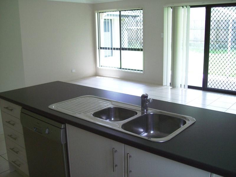 17 Brighton Street, Raceview QLD 4305