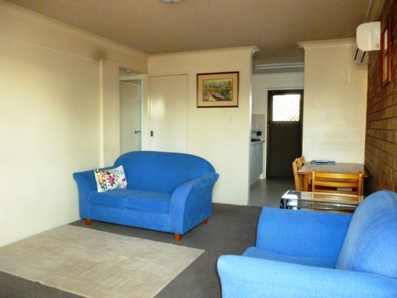 2/3 Pine Street, North Ipswich QLD 4305