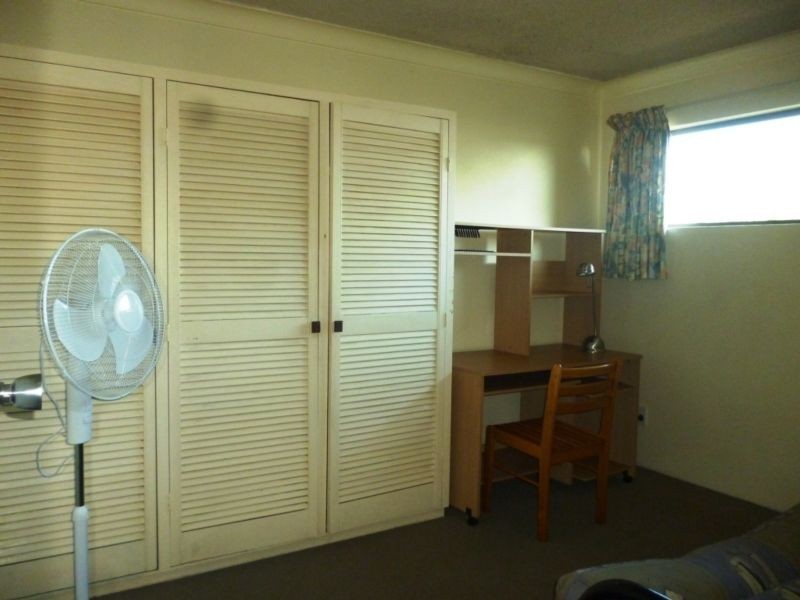 2/3 Pine Street, North Ipswich QLD 4305