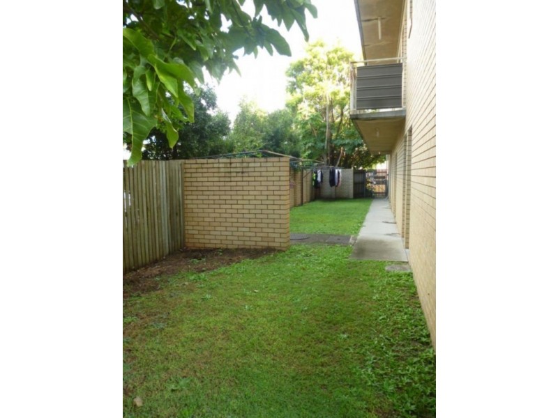 2/3 Pine Street, North Ipswich QLD 4305