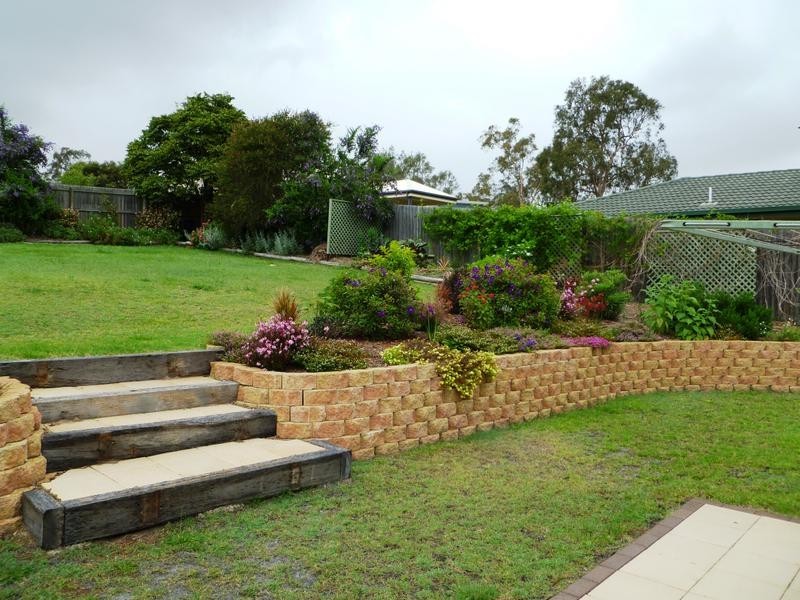 12 Phoenix Court, Churchill QLD 4305