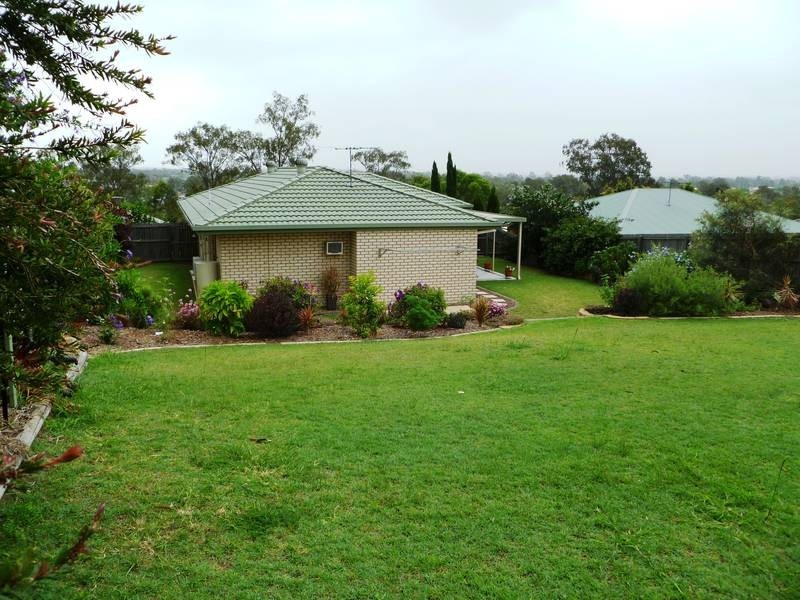 12 Phoenix Court, Churchill QLD 4305
