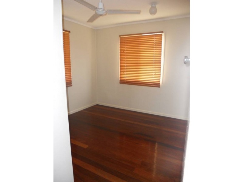 10 Macrae Street, Woodend QLD 4305