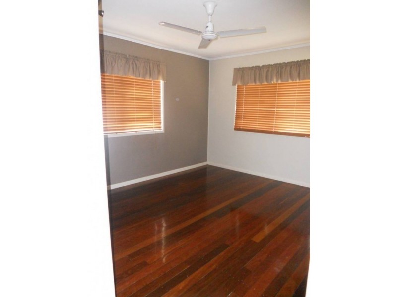 10 Macrae Street, Woodend QLD 4305