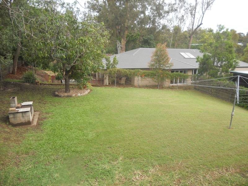 10 Macrae Street, Woodend QLD 4305