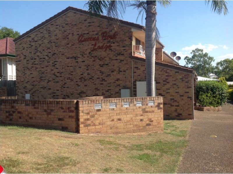 2/4 Roderick Street, Ipswich QLD 4305