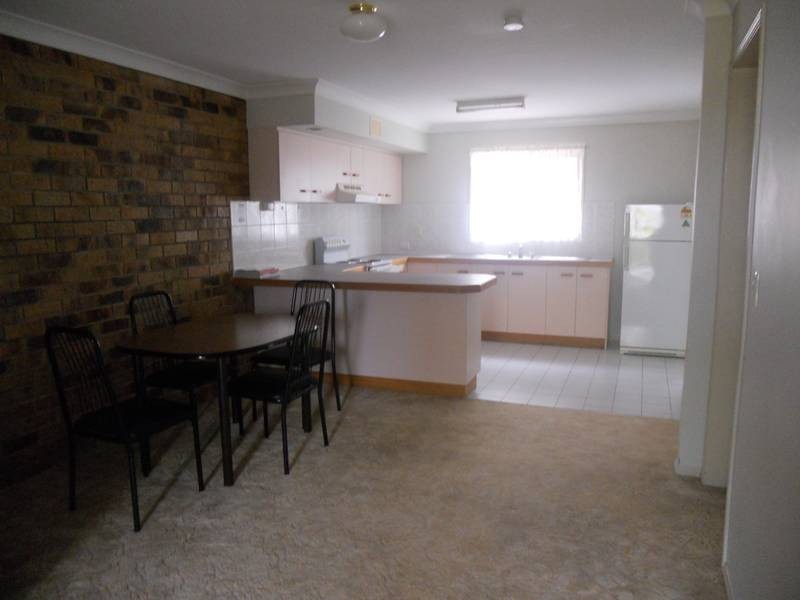 2/4 Roderick Street, Ipswich QLD 4305