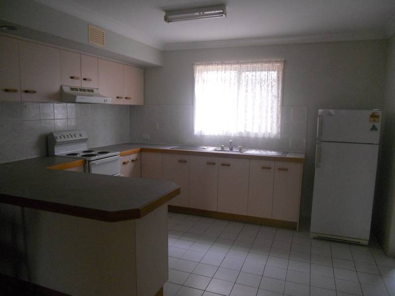 2/4 Roderick Street, Ipswich QLD 4305