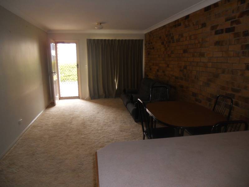 2/4 Roderick Street, Ipswich QLD 4305