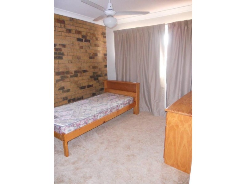 2/4 Roderick Street, Ipswich QLD 4305