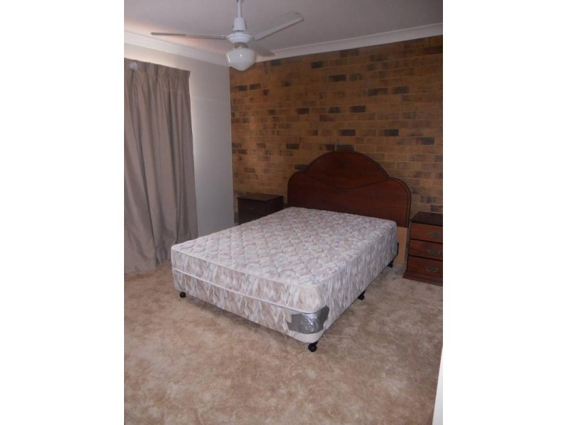 2/4 Roderick Street, Ipswich QLD 4305