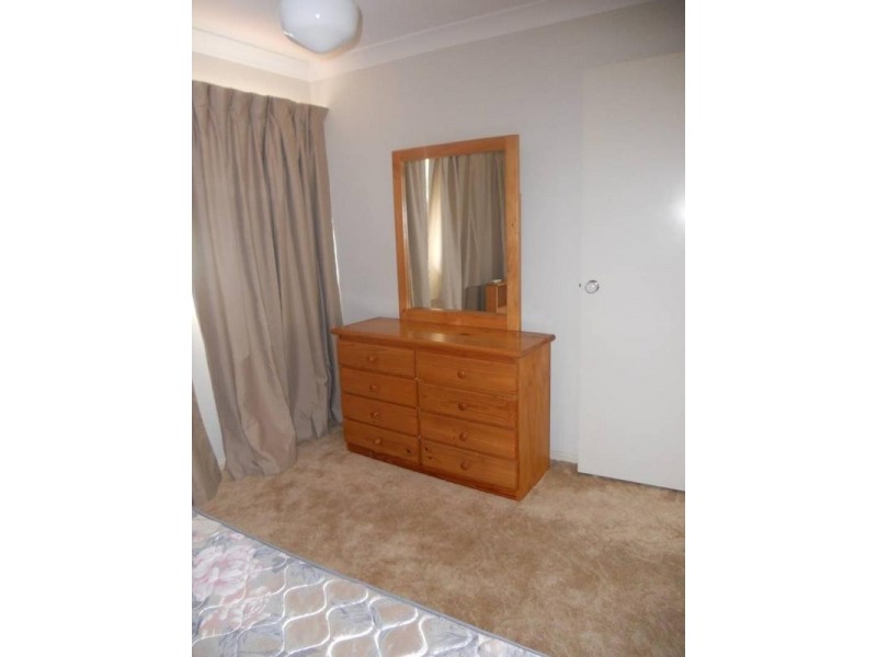 2/4 Roderick Street, Ipswich QLD 4305