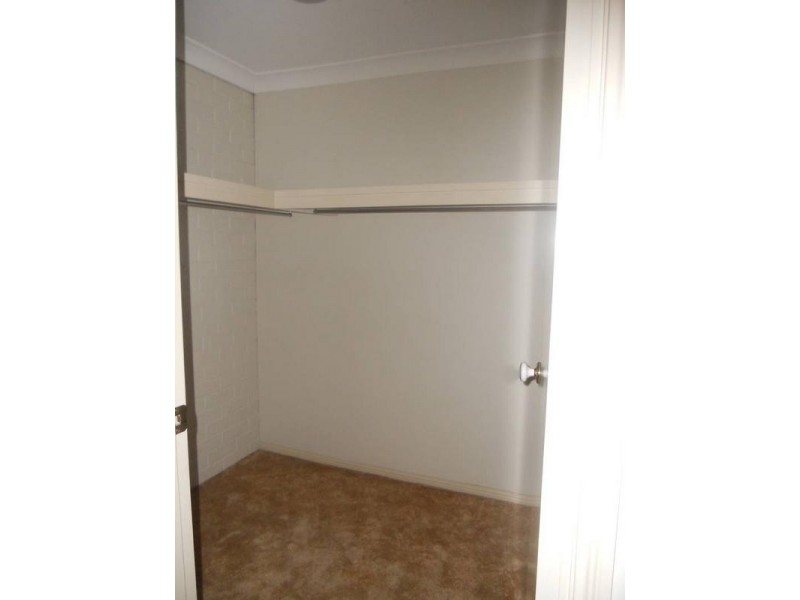 2/4 Roderick Street, Ipswich QLD 4305