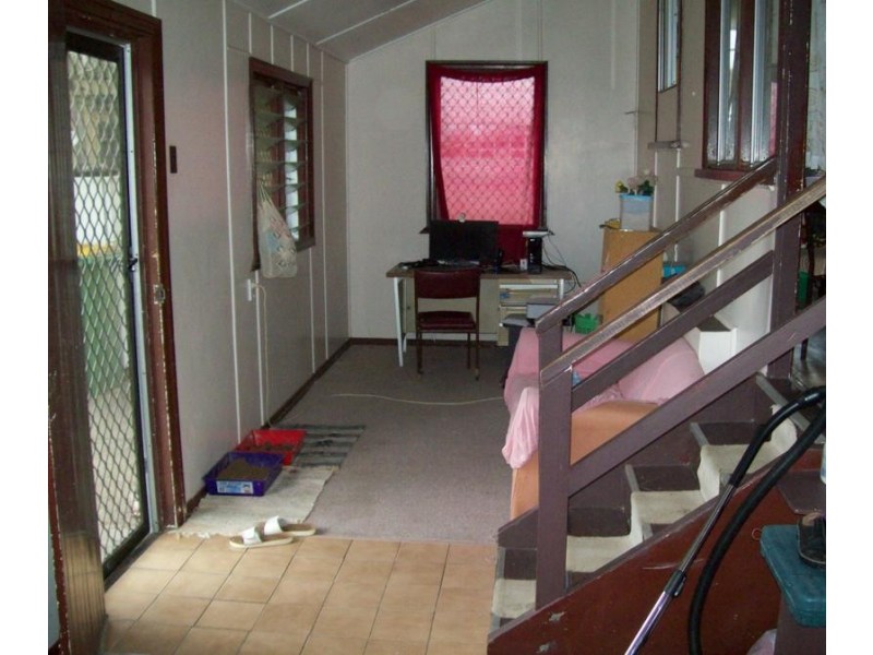 8 Doorey Street, One Mile QLD 4305