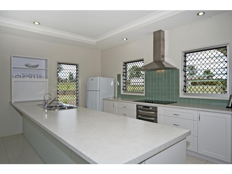 27 Ivory Close, Peak Crossing QLD 4306