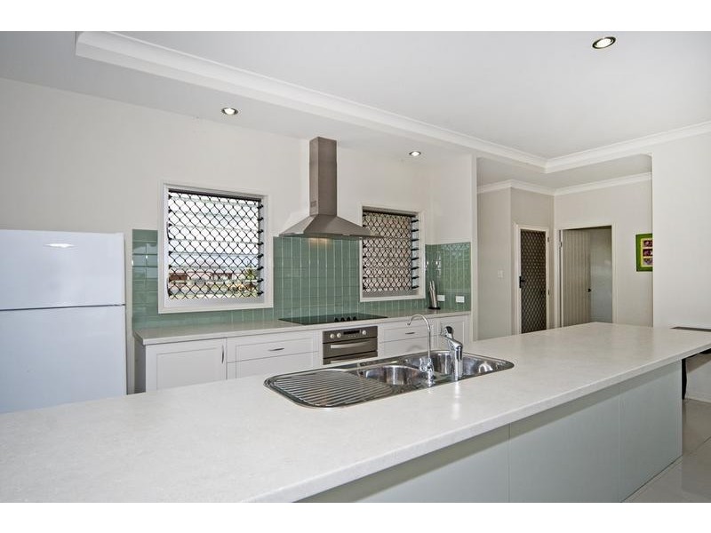 27 Ivory Close, Peak Crossing QLD 4306