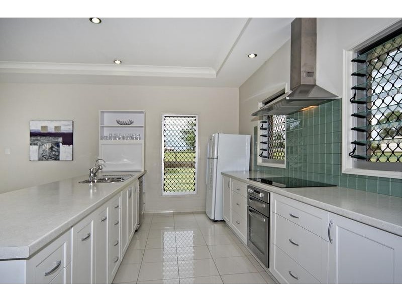 27 Ivory Close, Peak Crossing QLD 4306