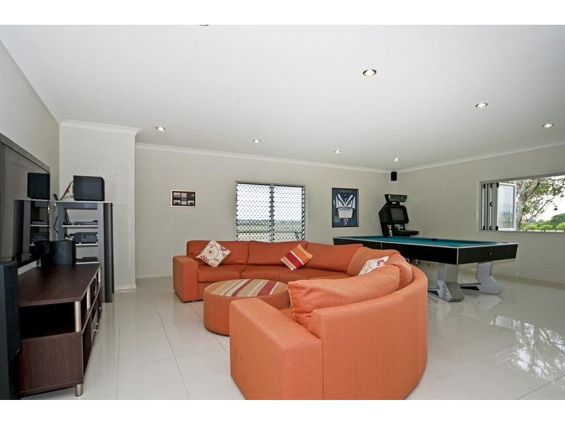 27 Ivory Close, Peak Crossing QLD 4306