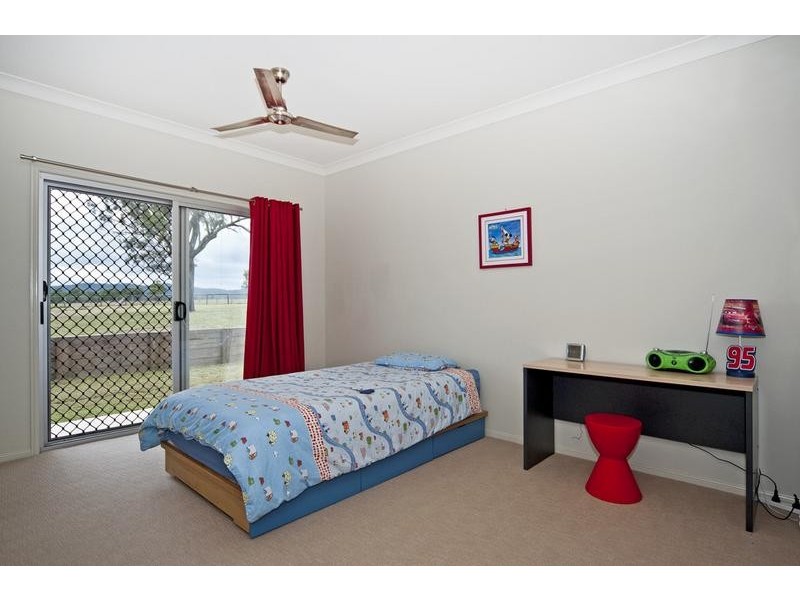 27 Ivory Close, Peak Crossing QLD 4306