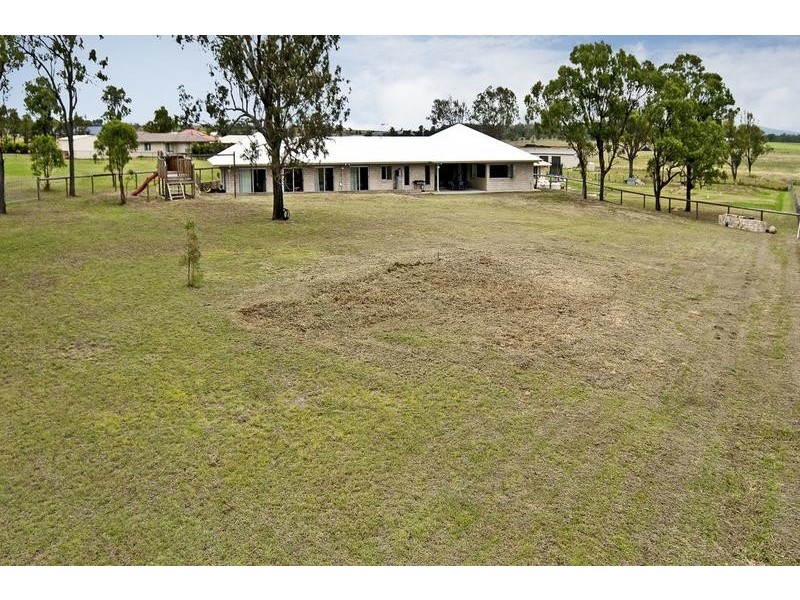 27 Ivory Close, Peak Crossing QLD 4306