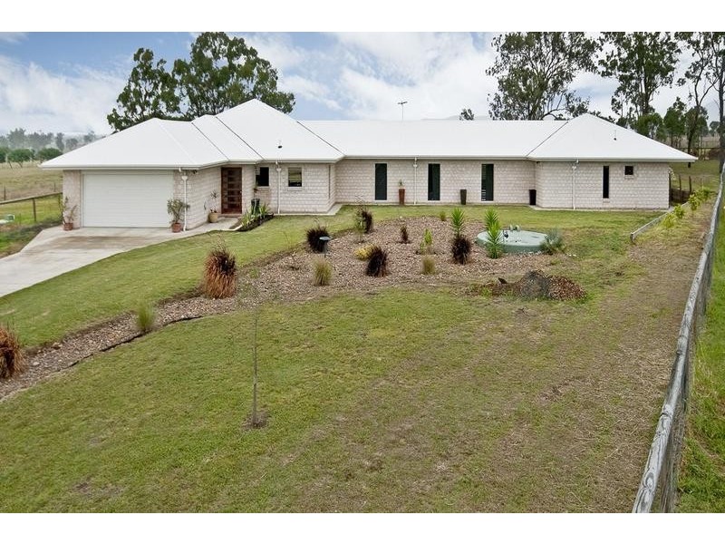 27 Ivory Close, Peak Crossing QLD 4306