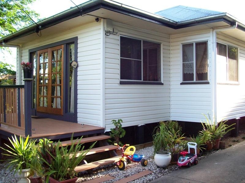 1 Roberts Street, North Ipswich QLD 4305
