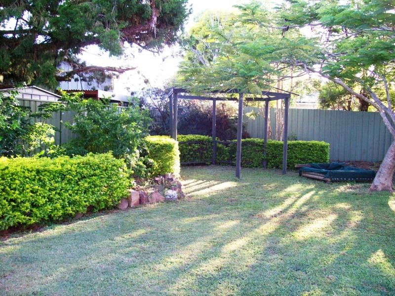 1 Roberts Street, North Ipswich QLD 4305