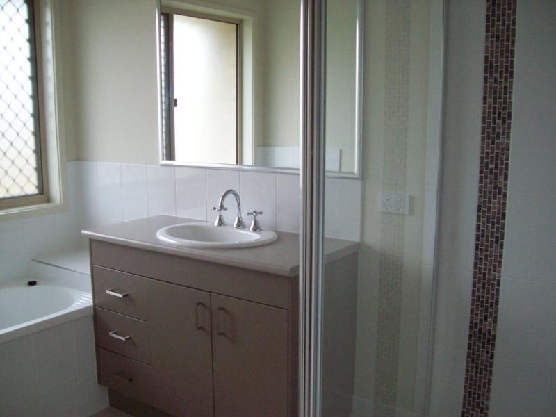 72 Cemetery Road, Eastern Heights QLD 4305