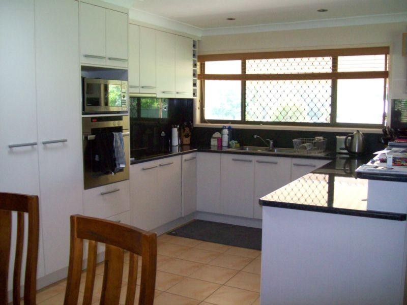17 Wisteria Street, Walloon QLD 4306