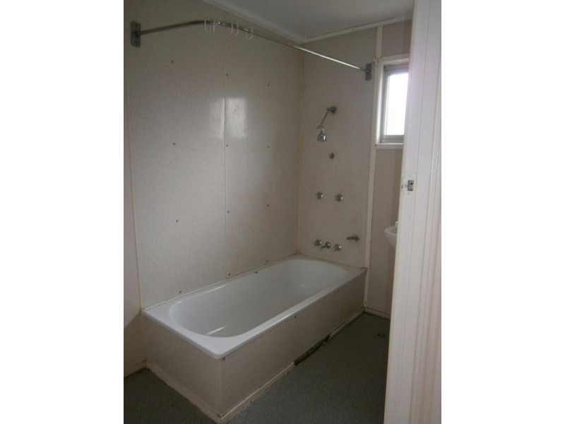 27 Sean Street, Riverview QLD 4303