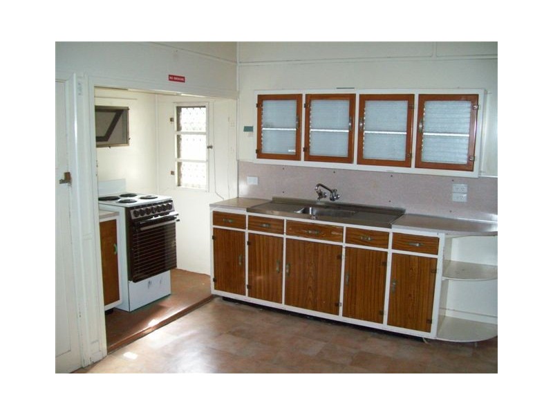 37 Hamilton Street, Booval QLD 4304