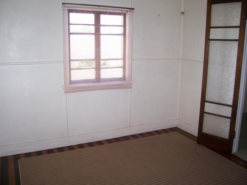 37 Hamilton Street, Booval QLD 4304