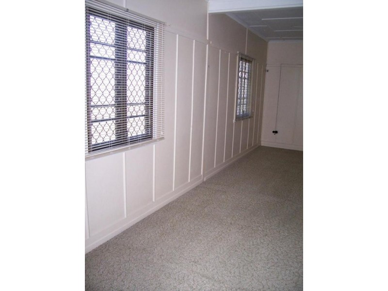 37 Hamilton Street, Booval QLD 4304