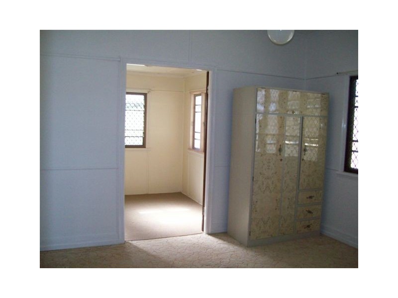 37 Hamilton Street, Booval QLD 4304