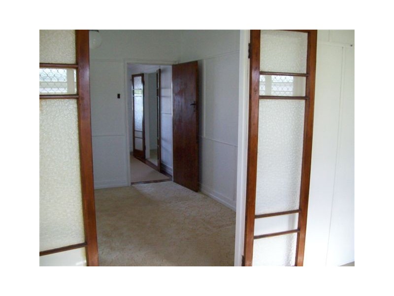 37 Hamilton Street, Booval QLD 4304