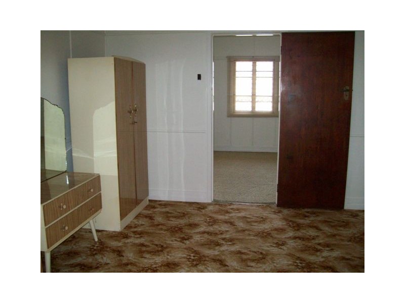 37 Hamilton Street, Booval QLD 4304