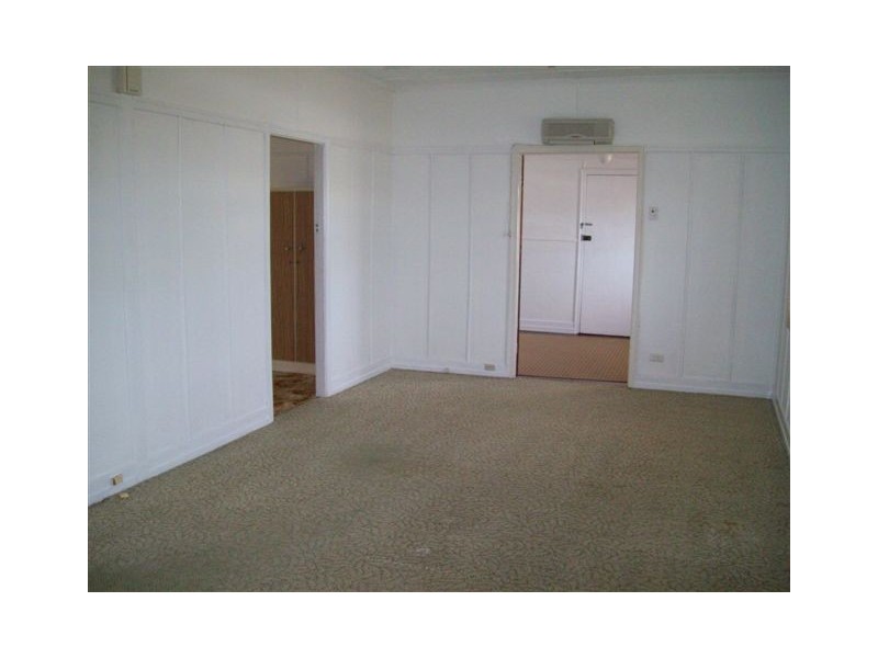 37 Hamilton Street, Booval QLD 4304