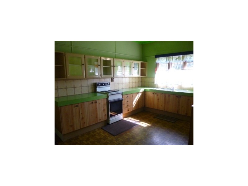 13 Walkers Lane, Booval QLD 4304