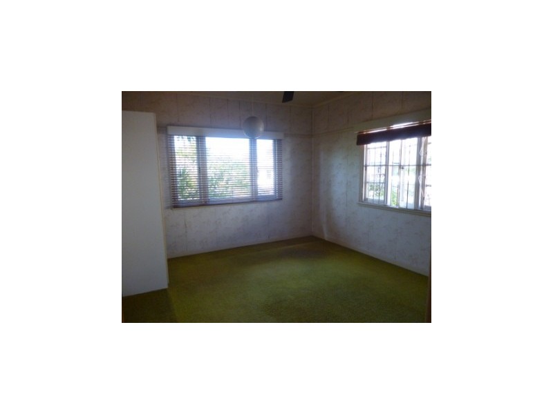 13 Walkers Lane, Booval QLD 4304