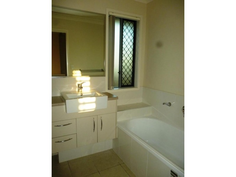 1/2 Gibbs Street, Churchill QLD 4305