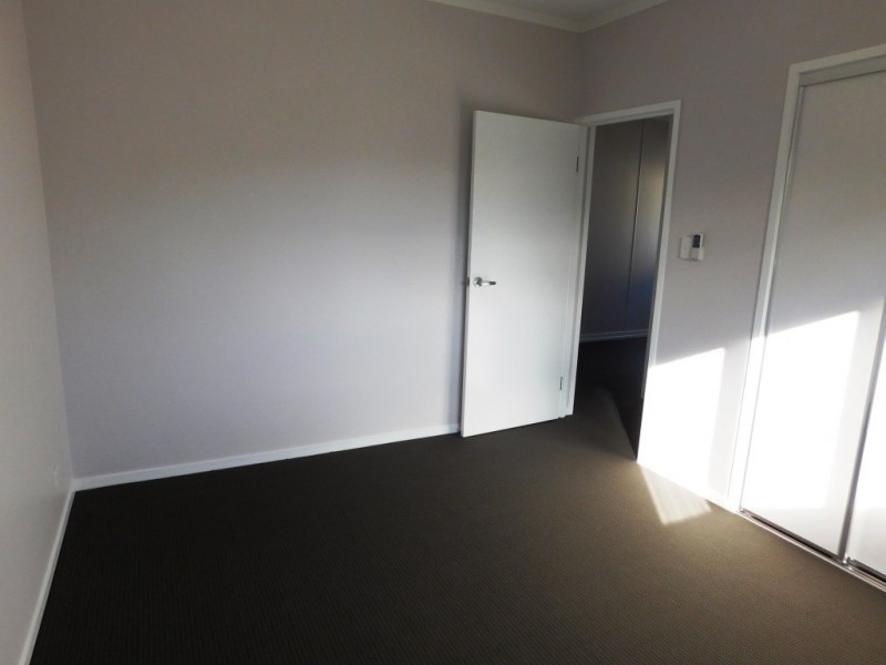 11a Lusitania Street, Newtown QLD 4305